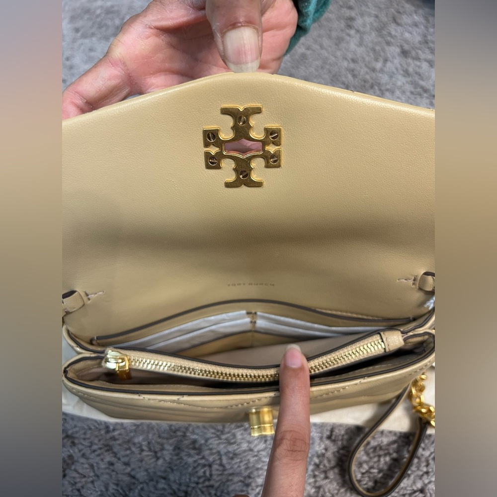 ****SOLD*****Tory Burch Kira Chevron Chain Wallet - Desert Dune - Picture 7 of 10